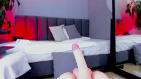 Elisa online show from 10, 1, 2025