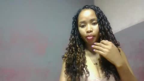 Snapshot of elisabethee chatting on 8, 5, 2026 elisabethee online show from 8, 5, 2026