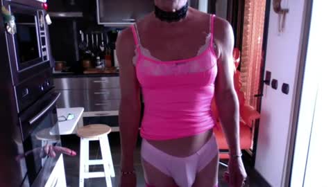 Snapshot of elise_tv chatting on 25, 7, 2026 Barbie online show from 25, 7, 2026
