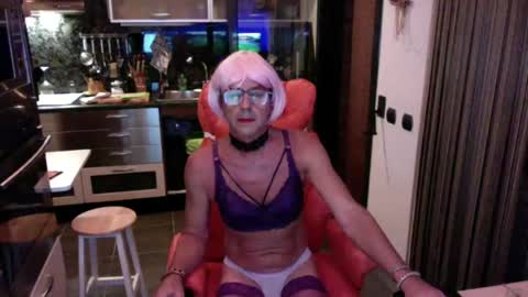Snapshot of elise_tv chatting on 31, 7, 2026 Barbie online show from 31, 7, 2026