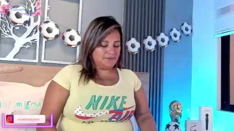 Snapshot of eliseplayboobs chatting on 19, 6, 2026 Elise Play Boobs online show from 19, 6, 2026