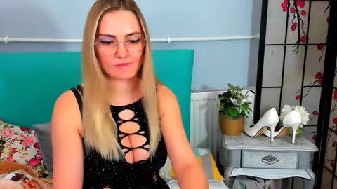Snapshot of eliseshining chatting on 3, 12, 2024 Elise online show from 3, 12, 2024