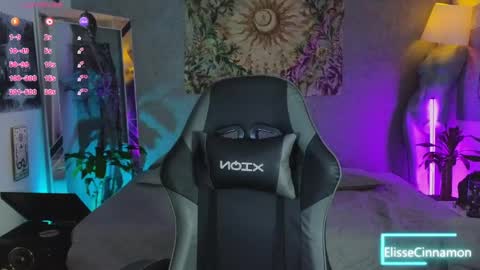 Elissecinnamon online show from 19, 4, 2026