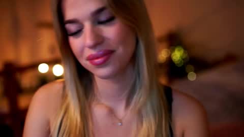 Snapshot of elister_alison chatting on 15, 10, 2025 Sunflower online show from 15, 10, 2025