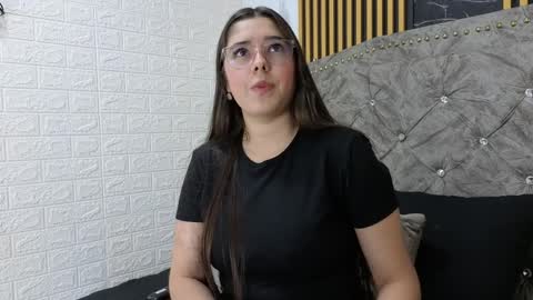 elisvega online show from 4, 4, 2026