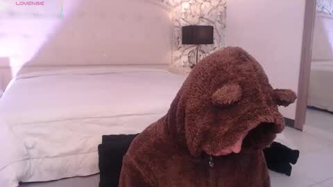 Snapshot of eliza_gh chatting on 28, 10, 2025 Eliza online show from 28, 10, 2025