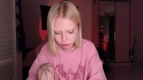 Snapshot of eliza_sadcat chatting on 9, 10, 2025 Elizabeth online show from 9, 10, 2025