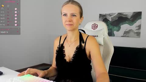 Snapshot of eliza_wilsoon chatting on 6, 10, 2025 eliza_wilsoon online show from 6, 10, 2025