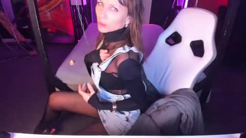 Elizabethangel online show from 18, 2, 2025