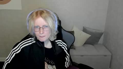 Snapshot of elizabeth_harpper chatting on 9, 9, 2025 Elizabeth online show from 9, 9, 2025