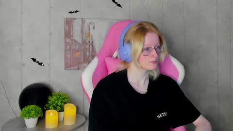 Elizabeth online show from 4, 11, 2025