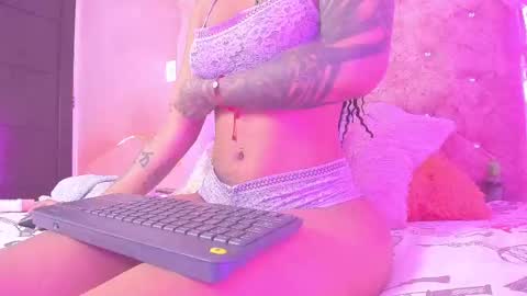Snapshot of elizabeth_roman chatting on 14, 2, 2025 Montserrath online show from 14, 2, 2025