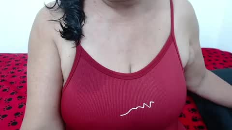 Snapshot of elizabethmiler chatting on 4, 7, 2026 ElizabethMiler online show from 4, 7, 2026