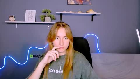 Snapshot of ella_crazy chatting on 23, 9, 2025 your kitty online show from 23, 9, 2025