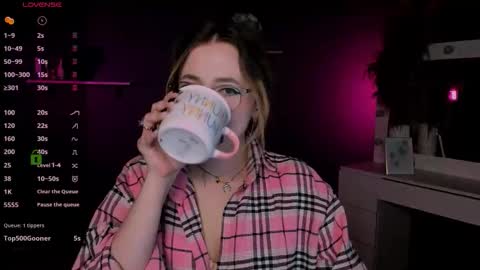 Snapshot of ella_crazy chatting on 14, 10, 2025 your kitty online show from 14, 10, 2025