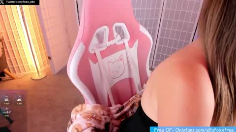 ella_foxx online show from 14, 4, 2026