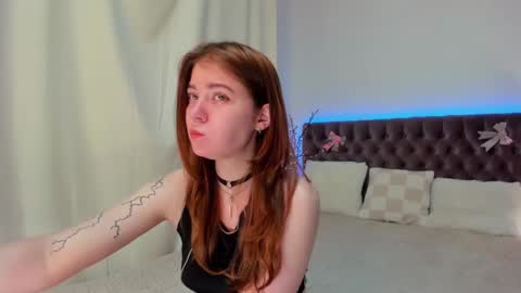 Snapshot of ella_mayers chatting on 21, 2, 2025 Ella Mayers online show from 21, 2, 2025