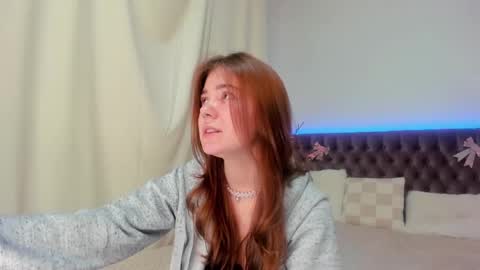 Snapshot of ella_mayers chatting on 1, 3, 2025 Ella Mayers online show from 1, 3, 2025
