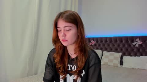 Snapshot of ella_mayers chatting on 5, 3, 2025 Ella Mayers online show from 5, 3, 2025