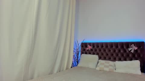 Snapshot of ella_mayers chatting on 6, 3, 2025 Ella Mayers online show from 6, 3, 2025