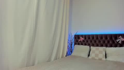 Snapshot of ella_mayers chatting on 6, 3, 2025 Ella Mayers online show from 6, 3, 2025