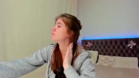 Snapshot of ella_mayers chatting on 8, 3, 2025 Ella Mayers online show from 8, 3, 2025