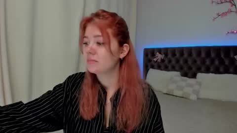 Snapshot of ella_mayers chatting on 18, 9, 2025 Ella Mayers online show from 18, 9, 2025
