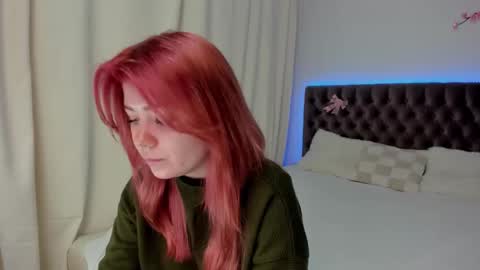 Snapshot of ella_mayers chatting on 28, 9, 2025 Ella Mayers online show from 28, 9, 2025