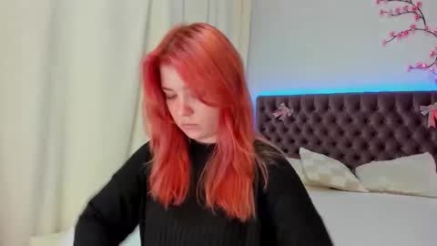 Snapshot of ella_mayers chatting on 5, 10, 2025 Ella Mayers online show from 5, 10, 2025