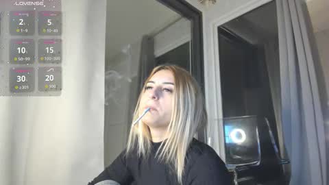 ella_vee online show from 13, 11, 2025