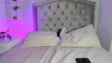 Ellaa Muller online show from 5, 12, 2024