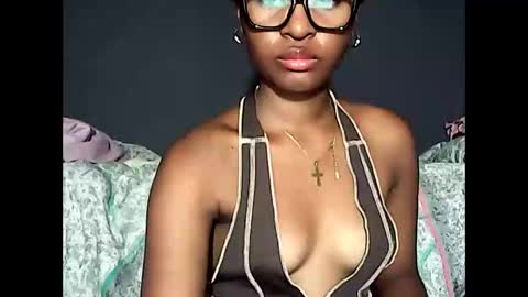 Snapshot of ellah245 chatting on 22, 5, 2026 ellah245 online show from 22, 5, 2026