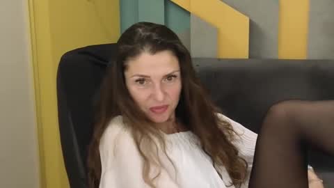 EllaLongs online show from 4, 1, 2025