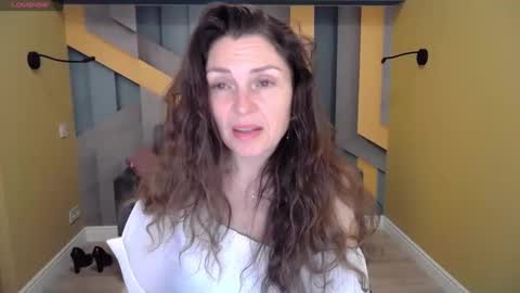 EllaLongs online show from 12, 1, 2025