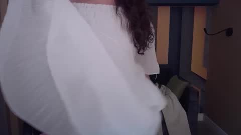 EllaLongs online show from 3, 3, 2026