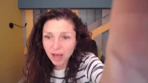 EllaLongs online show from 15, 4, 2026