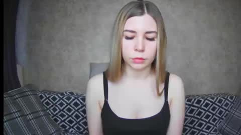 EllaNuar online show from 4, 12, 2024