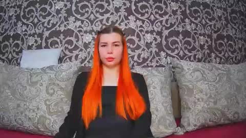 EllaNuar online show from 12, 11, 2025