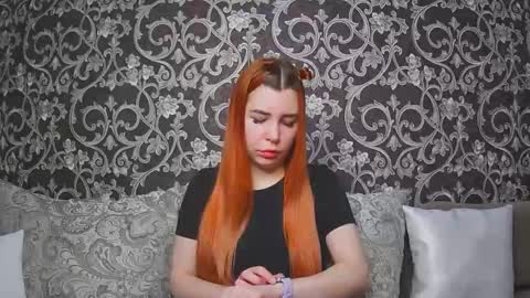 EllaNuar online show from 9, 2, 2026