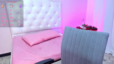 ellarosee_ online show from 4, 1, 2025