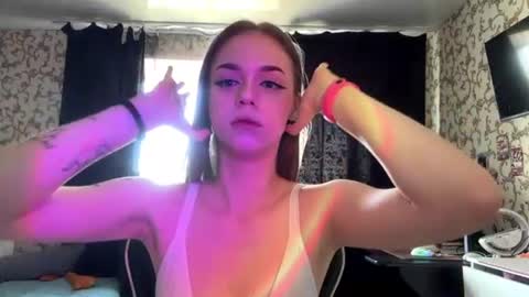 Snapshot of ellashenkel chatting on 21, 7, 2026 angel online show from 21, 7, 2026