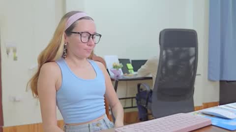 Snapshot of ellcrys chatting on 27, 10, 2025 im Elsa lets go Subscribe to my OF and Youtube -35 online show from 27, 10, 2025