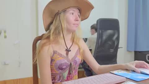 Snapshot of ellcrys chatting on 30, 10, 2025 im Elsa lets go Subscribe to my OF and Youtube -35 online show from 30, 10, 2025