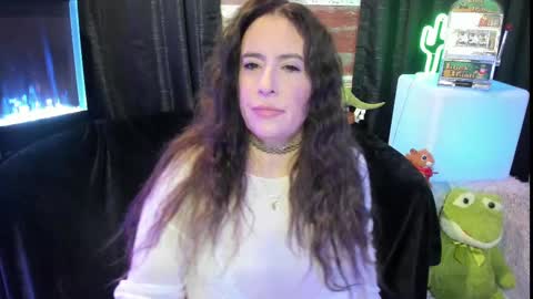 ELLE online show from 10, 2, 2025