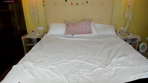 elle_ellise online show from 29, 10, 2025