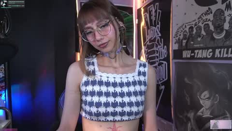 Snapshot of elle_uwu chatting on 19, 12, 2024 follow me on instagram . online show from 19, 12, 2024