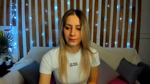 Snapshot of ellen_ross chatting on 2, 3, 2025 Ellen online show from 2, 3, 2025