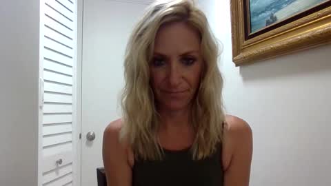 Snapshot of ellenv chatting on 7, 10, 2025 ElleNV online show from 7, 10, 2025