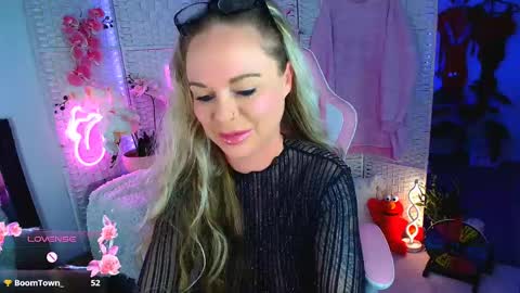 Snapshot of elliekarrrx chatting on 10, 1, 2025 EllieKarr online show from 10, 1, 2025