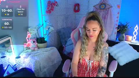 Snapshot of elliekarrrx chatting on 18, 10, 2025 EllieKarr online show from 18, 10, 2025